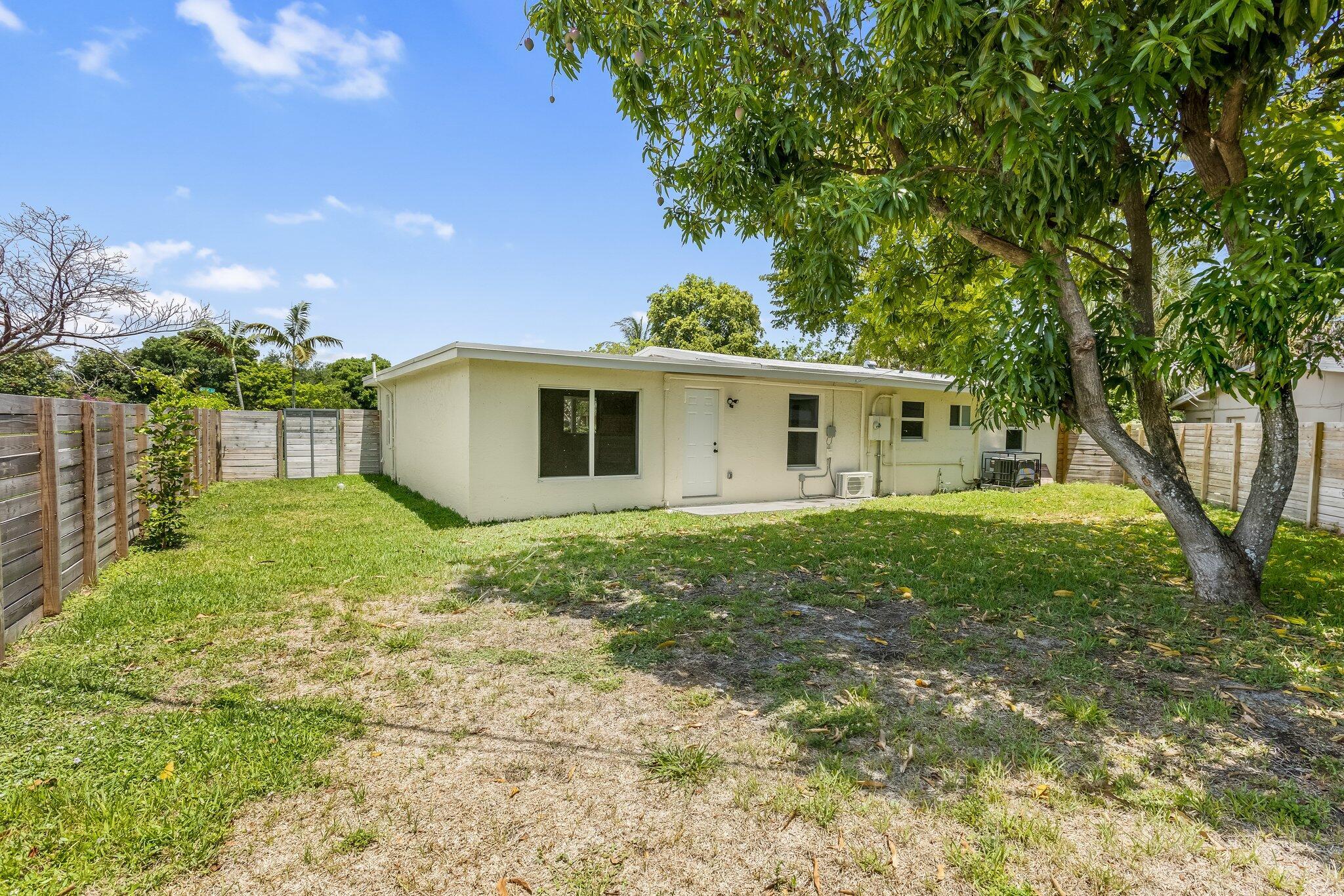 1530 NW 18th Ct Fort Lauderdale, FL 33311