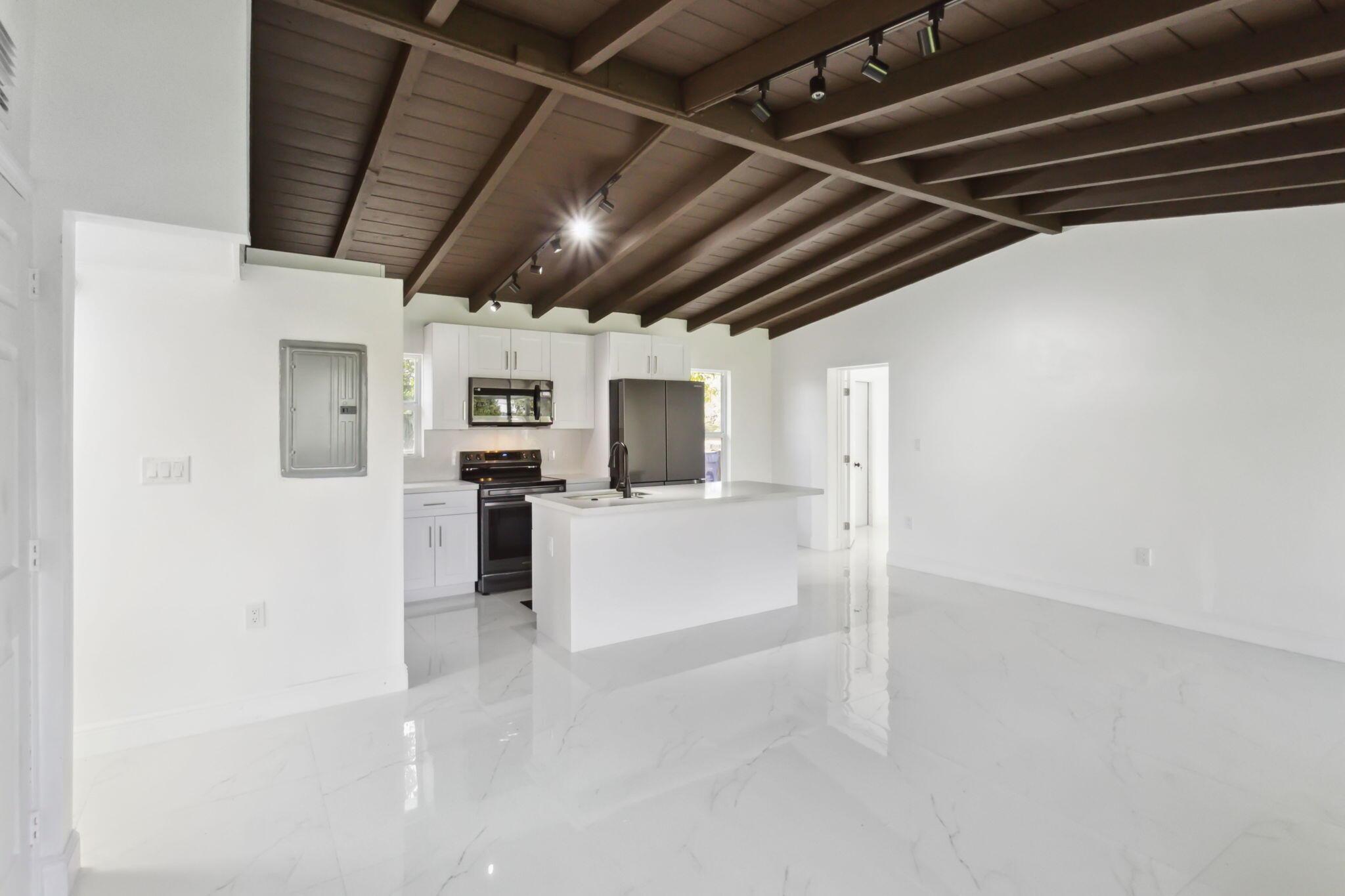 1530 NW 18th Ct Fort Lauderdale, FL 33311