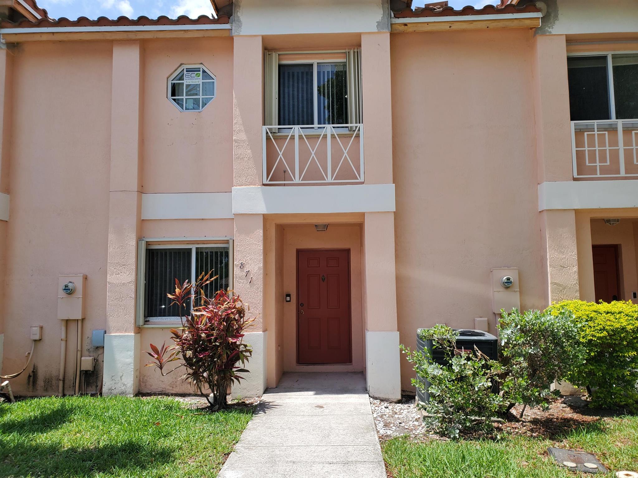 871 NW 208th Cir