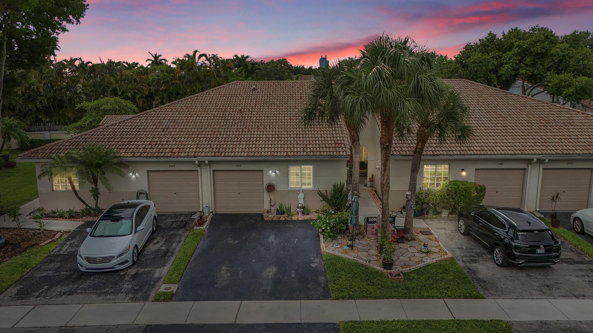 4985 SW 32nd Ter