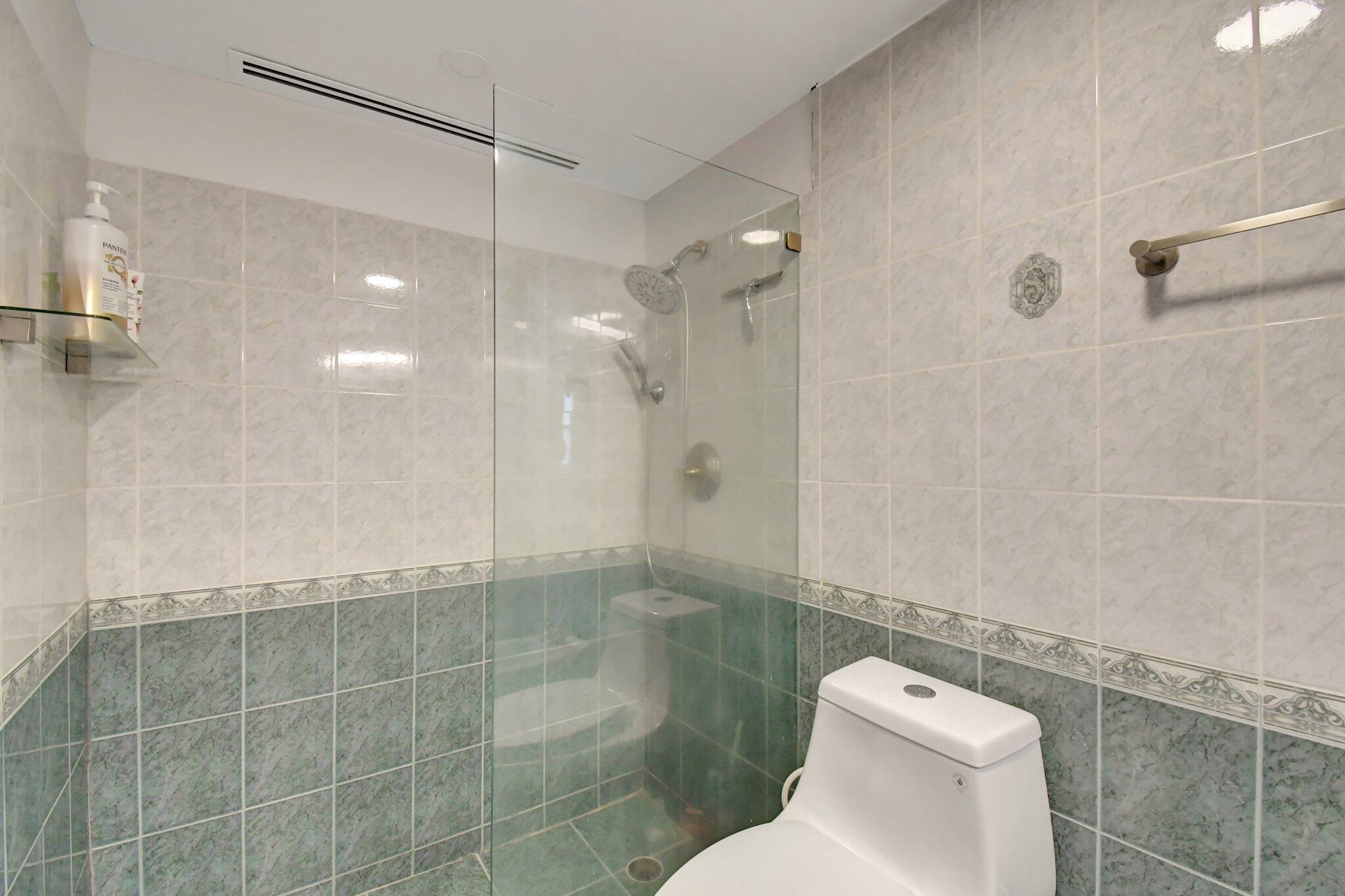 image Arlen House Condo17