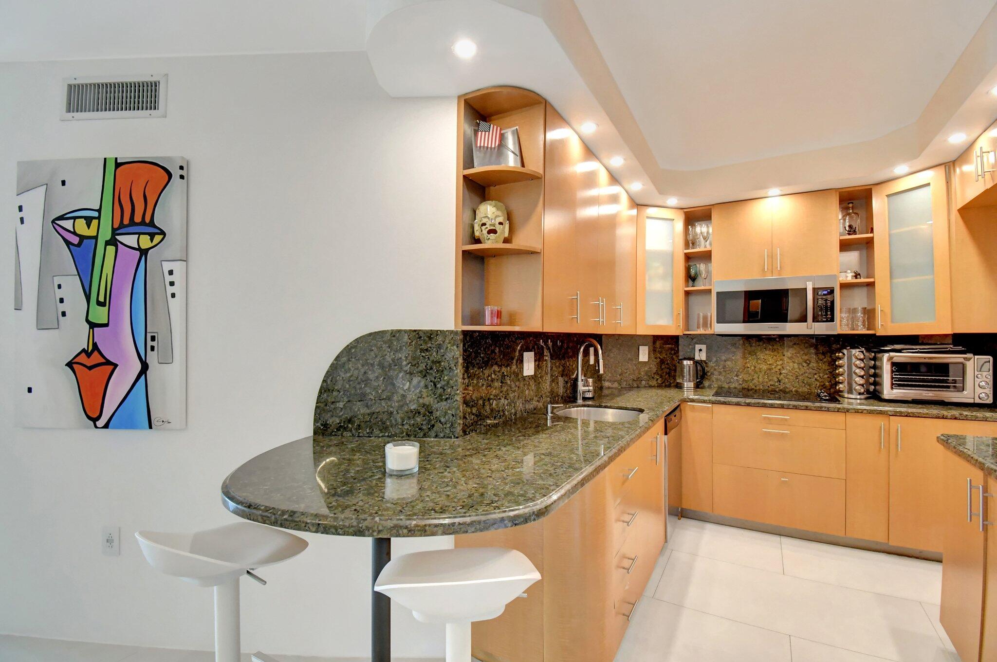 image Arlen House Condo7