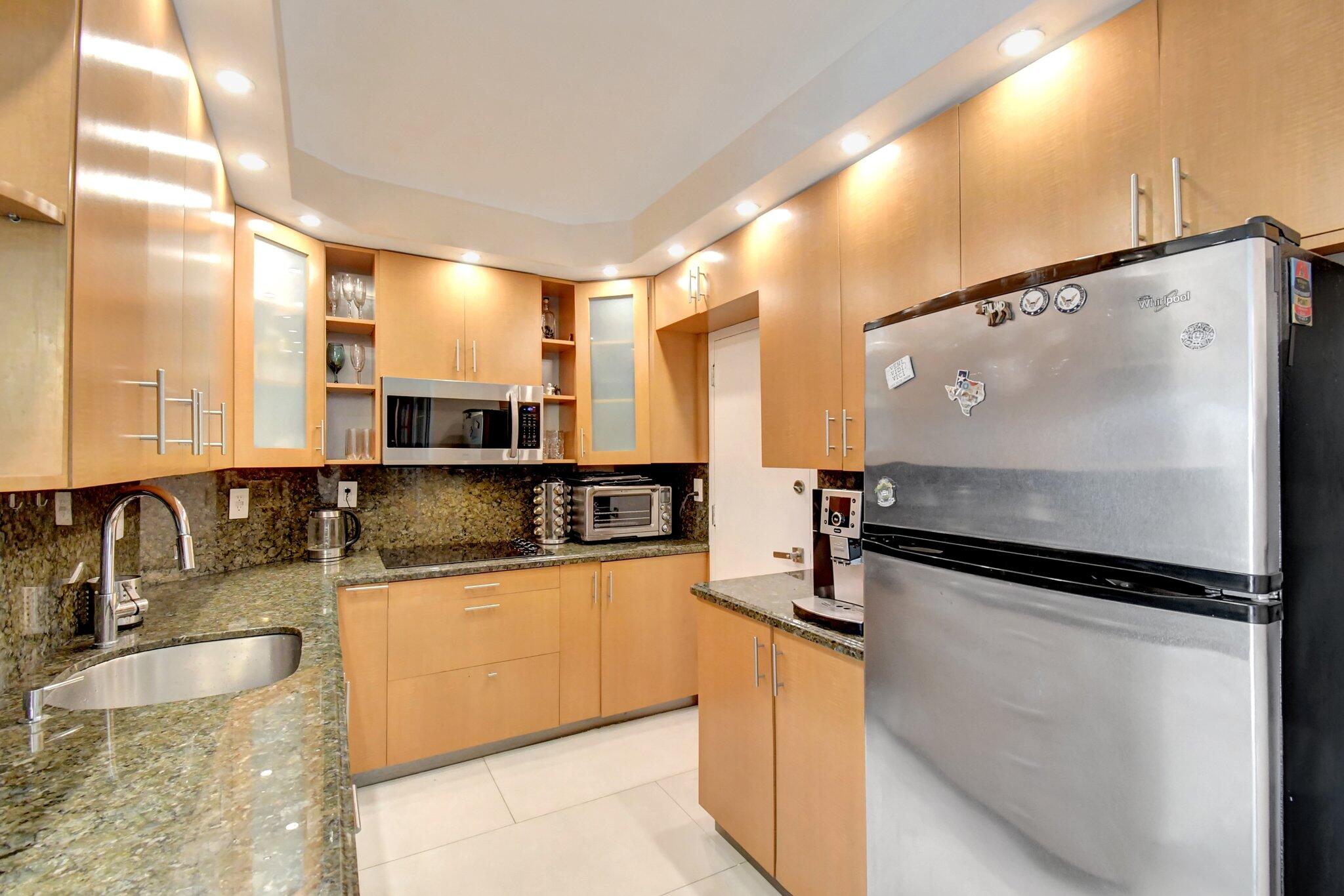 image Arlen House Condo8