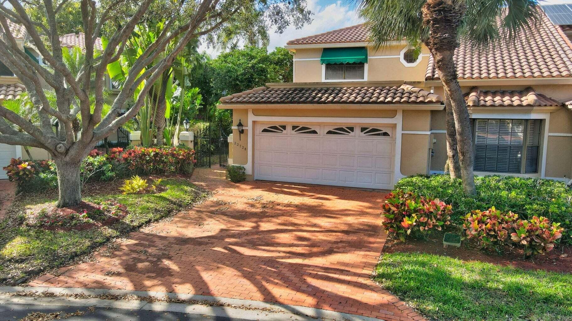 22728 Caravelle Cir