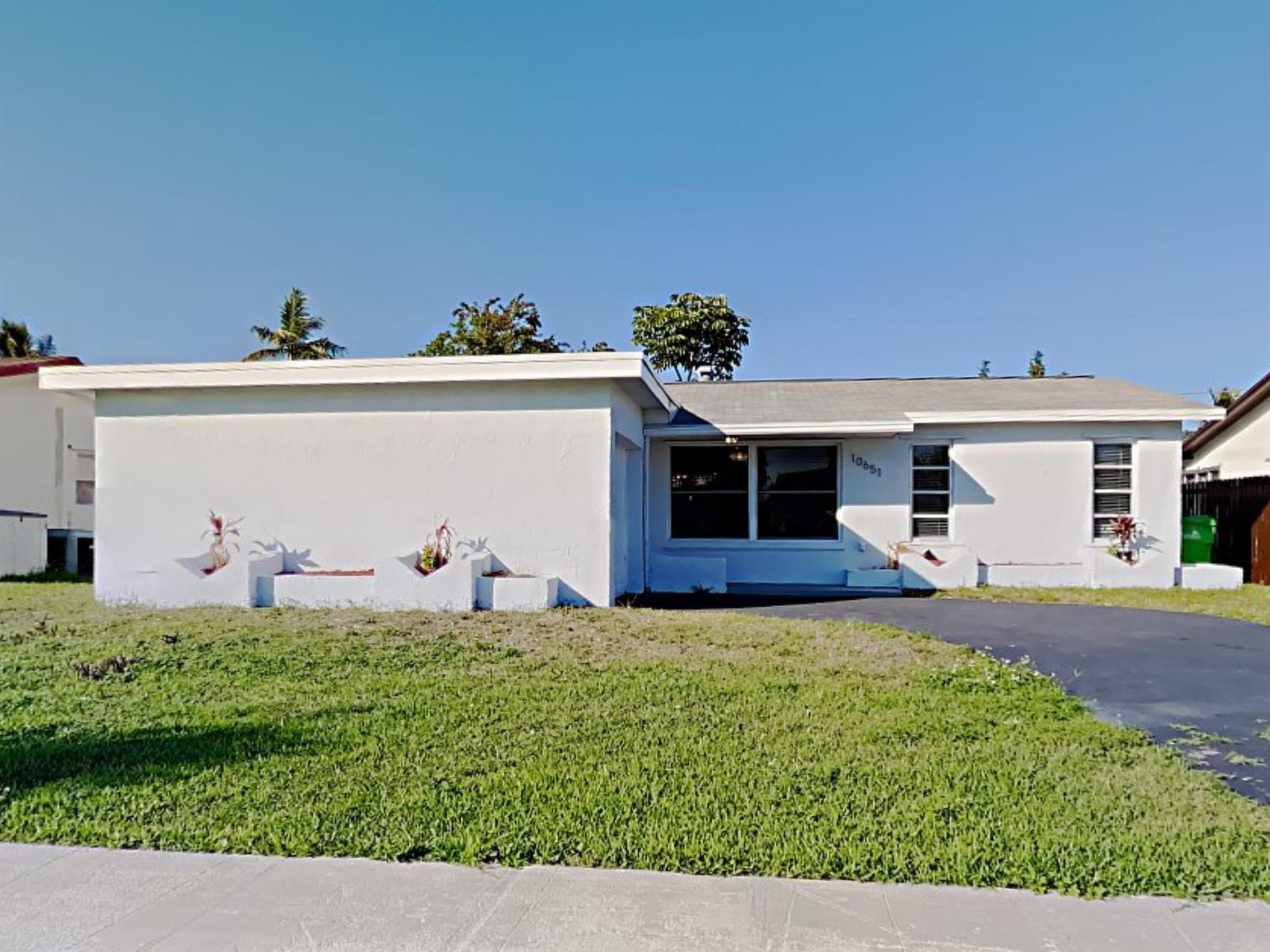 10651 NW 28th St