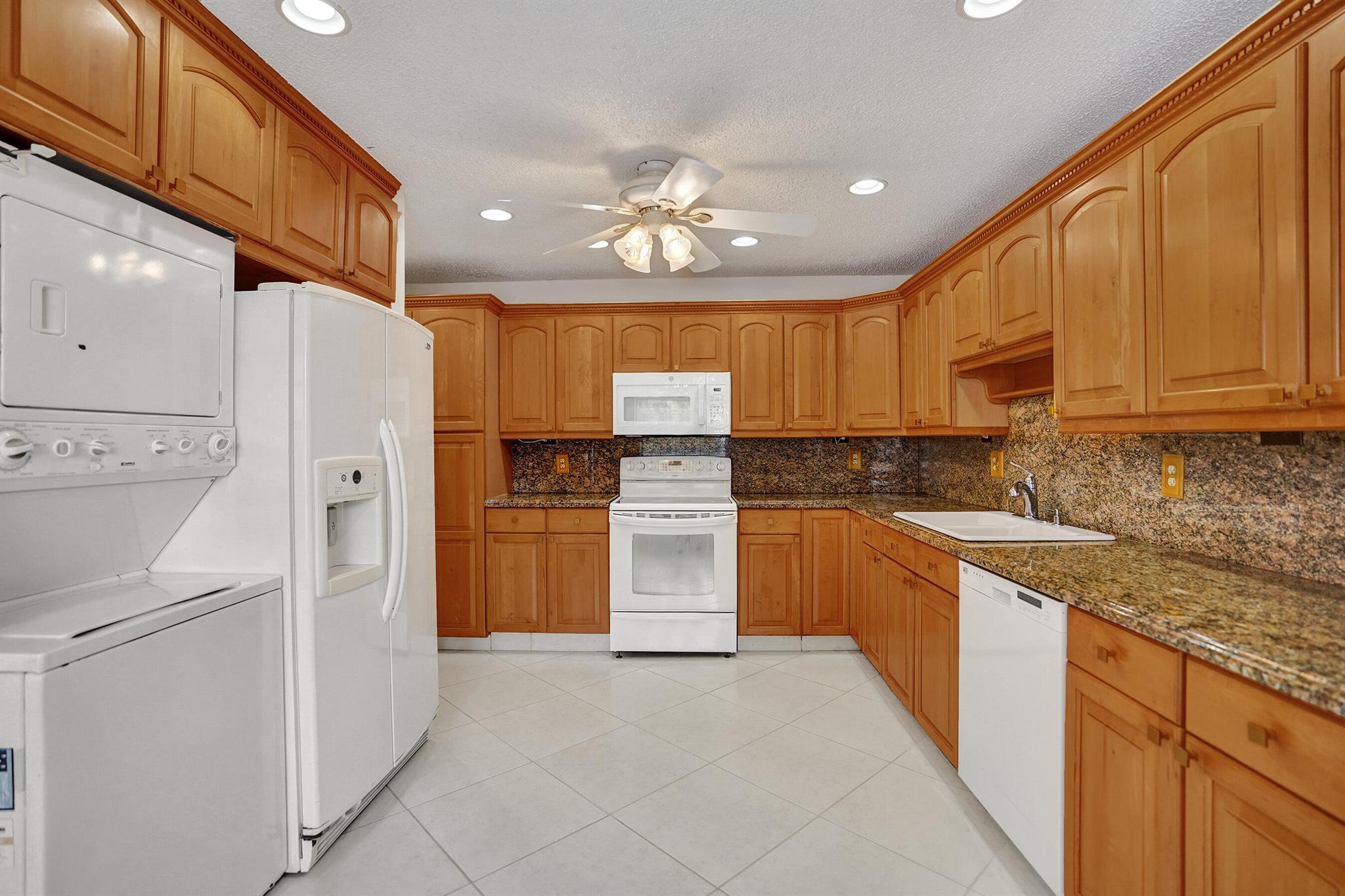 1260 NW 20th Ave #203