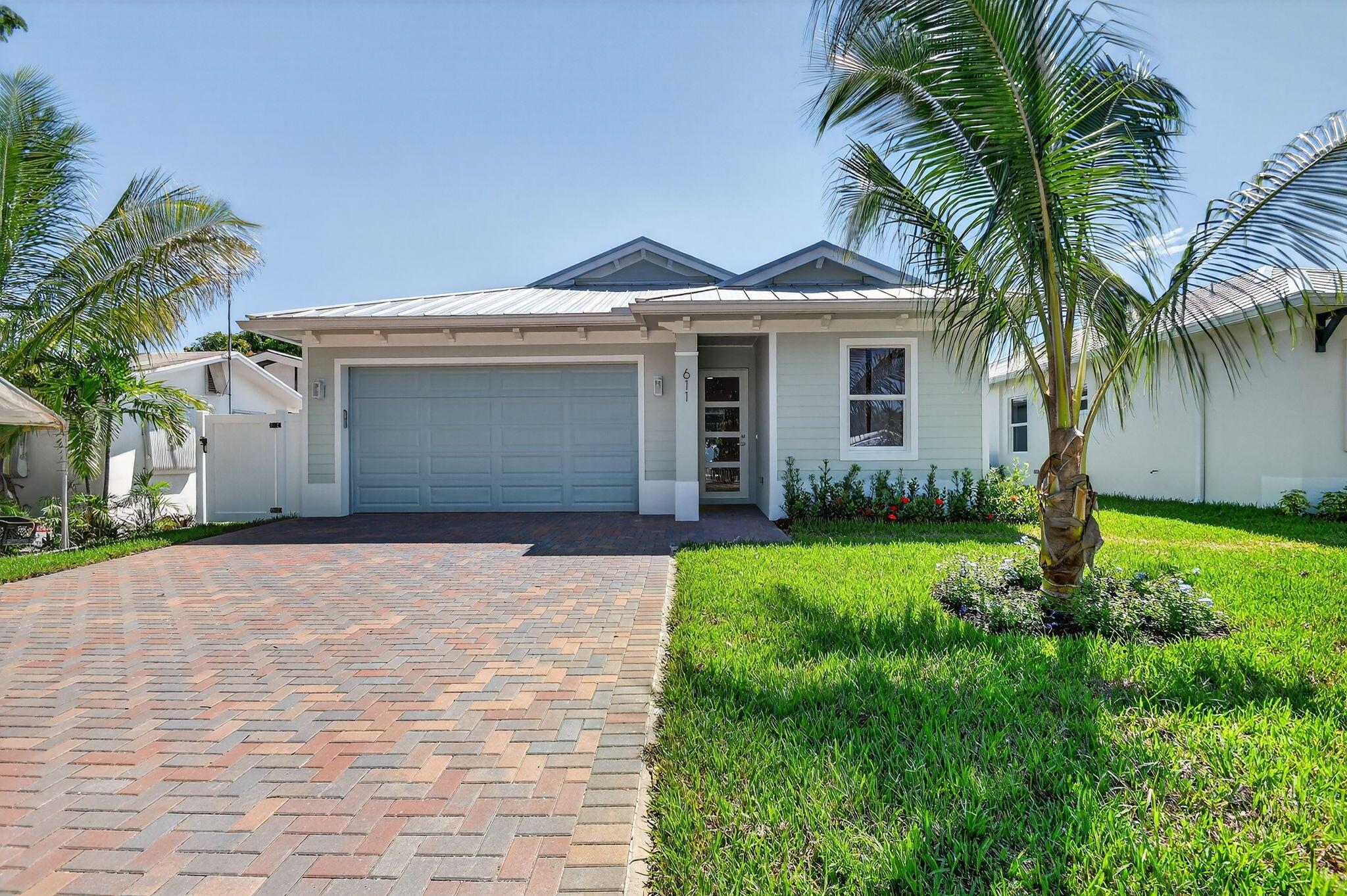 611 N Loxahatchee Dr