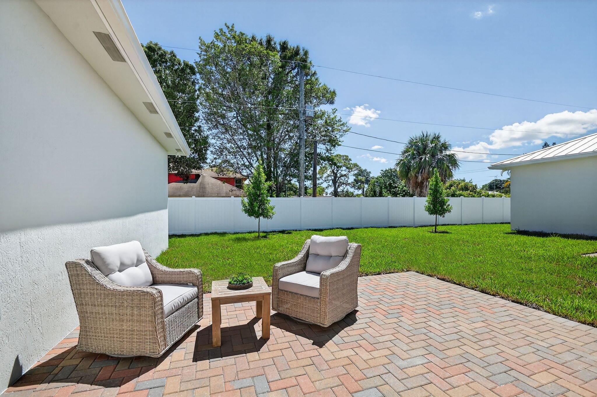 611 N Loxahatchee Dr Jupiter, FL 33458