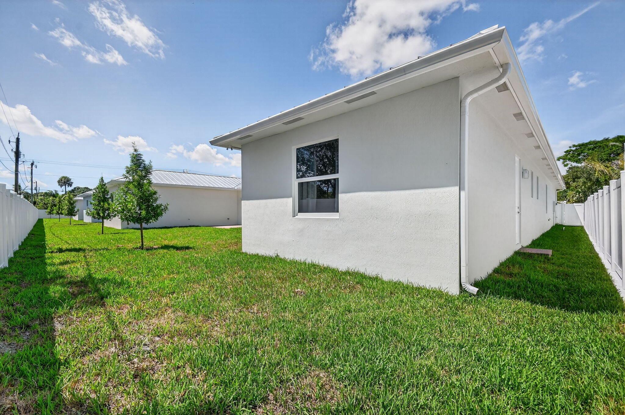 611 N Loxahatchee Dr Jupiter, FL 33458