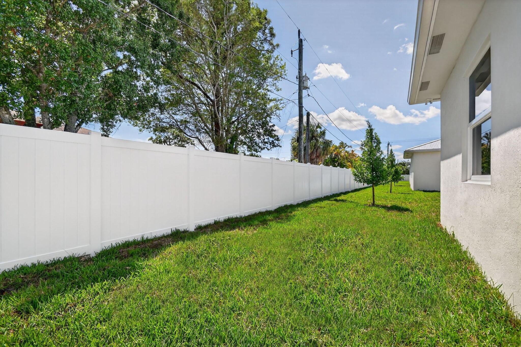 611 N Loxahatchee Dr Jupiter, FL 33458