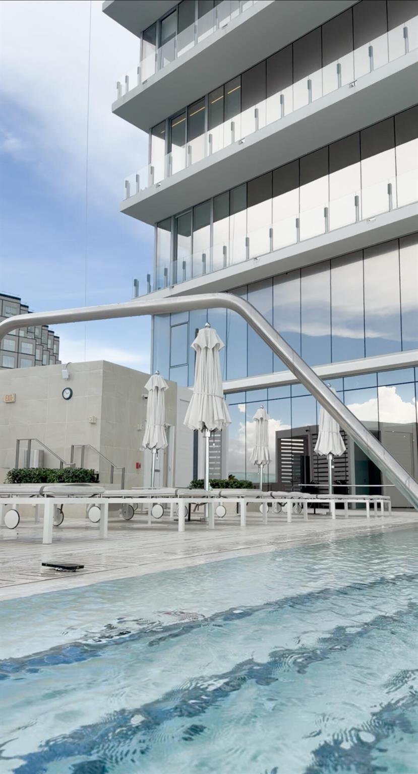 image Aston Martin Residences11