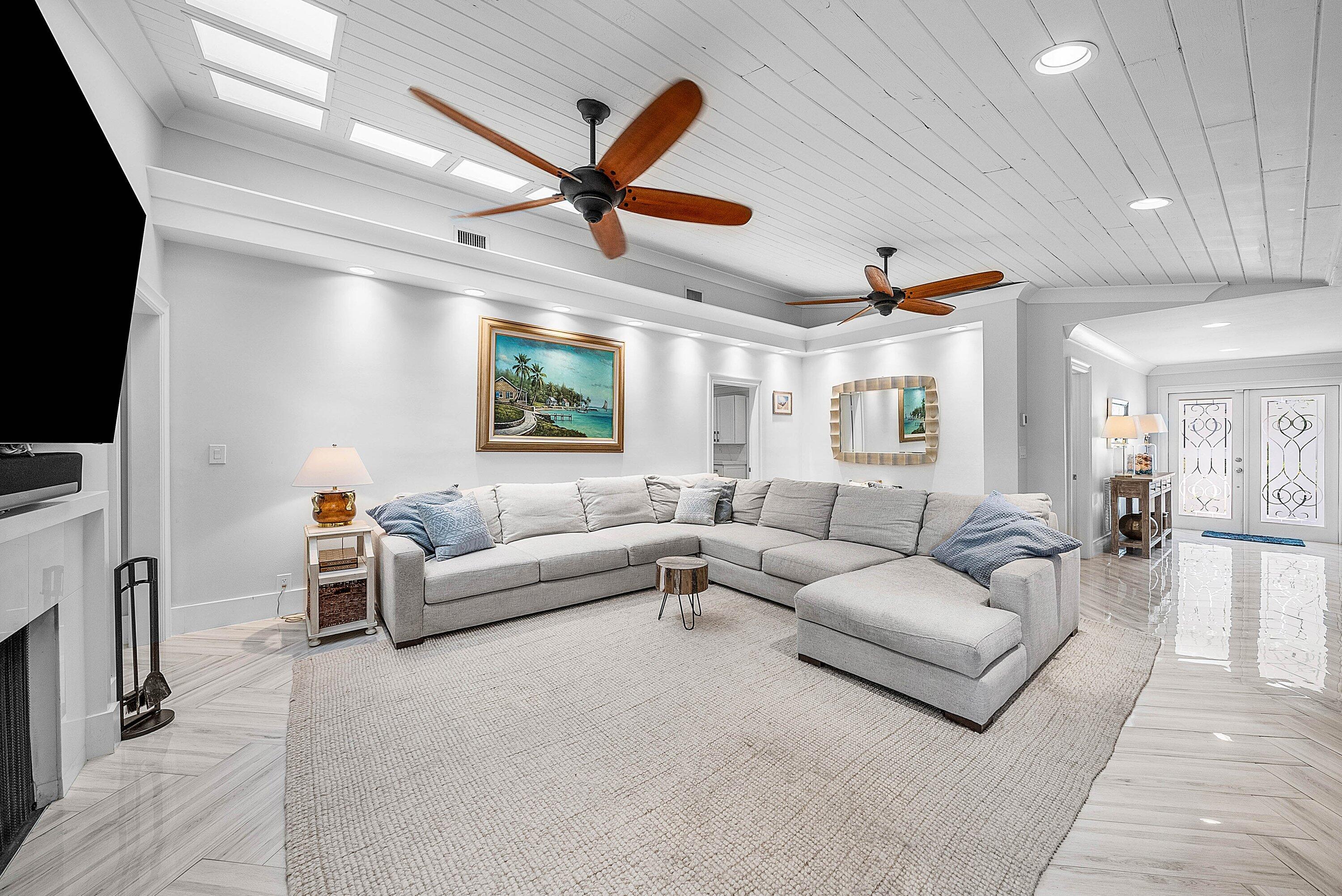 7425 NE Bay Cv Boca Raton, FL 33487