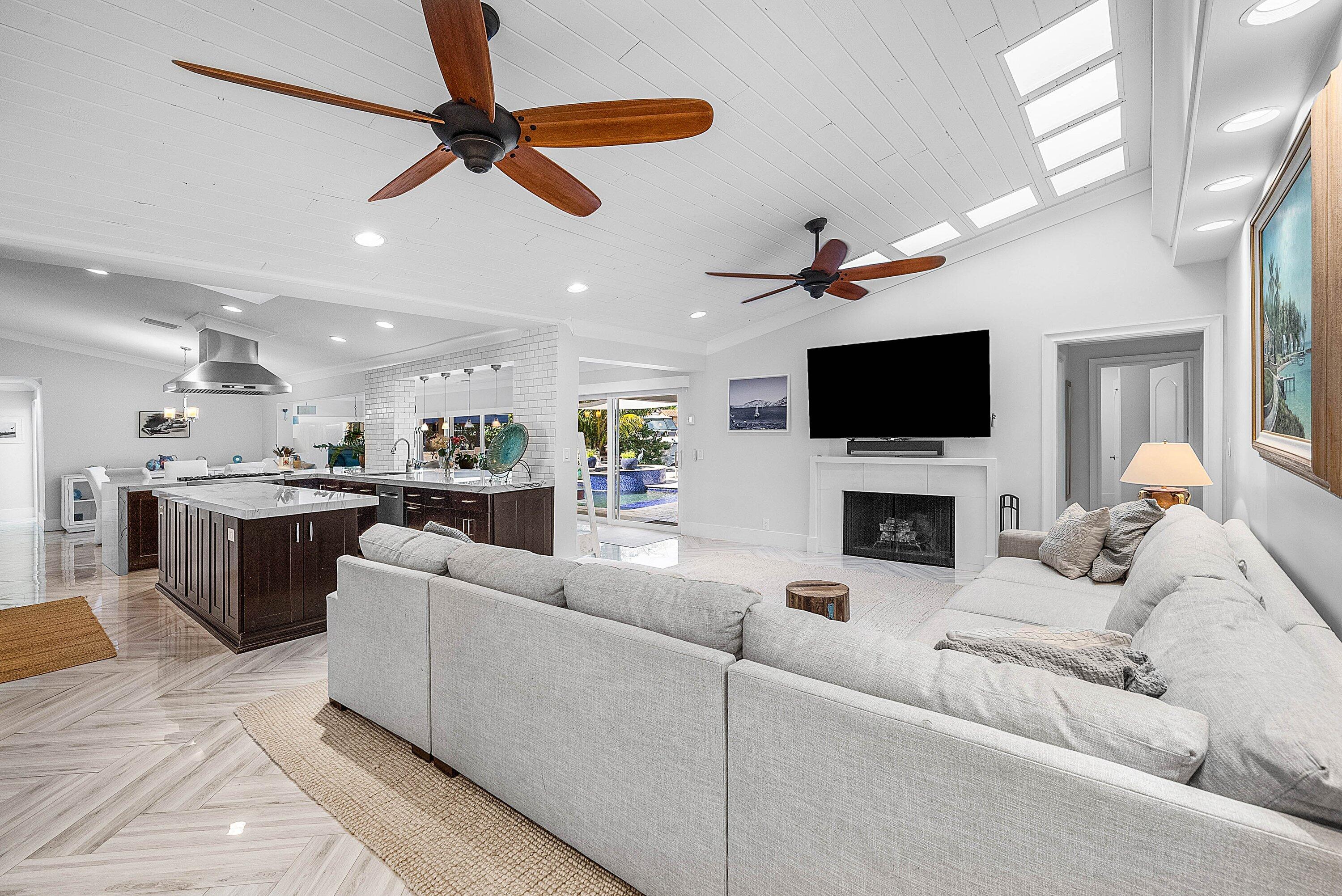 7425 NE Bay Cv Boca Raton, FL 33487