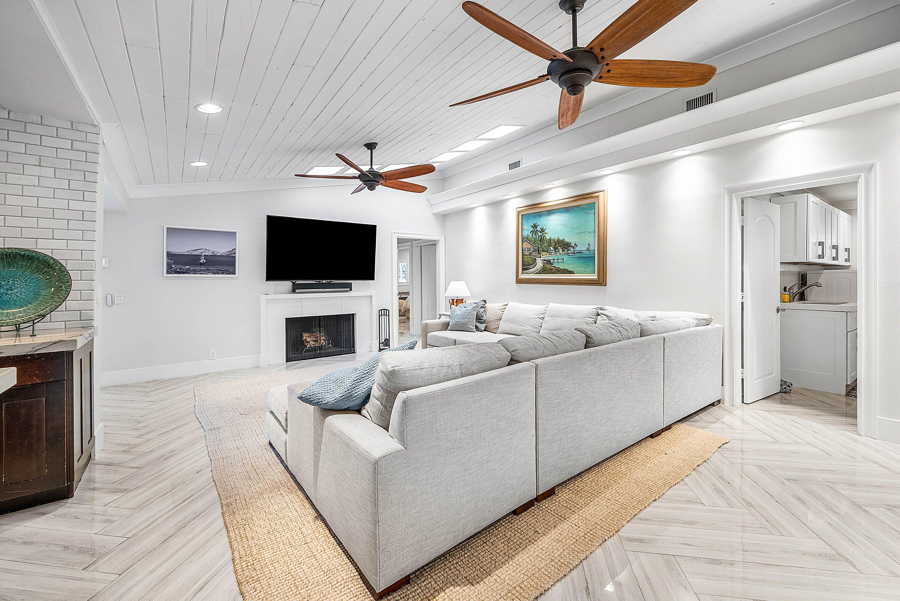 7425 NE Bay Cv Boca Raton, FL 33487