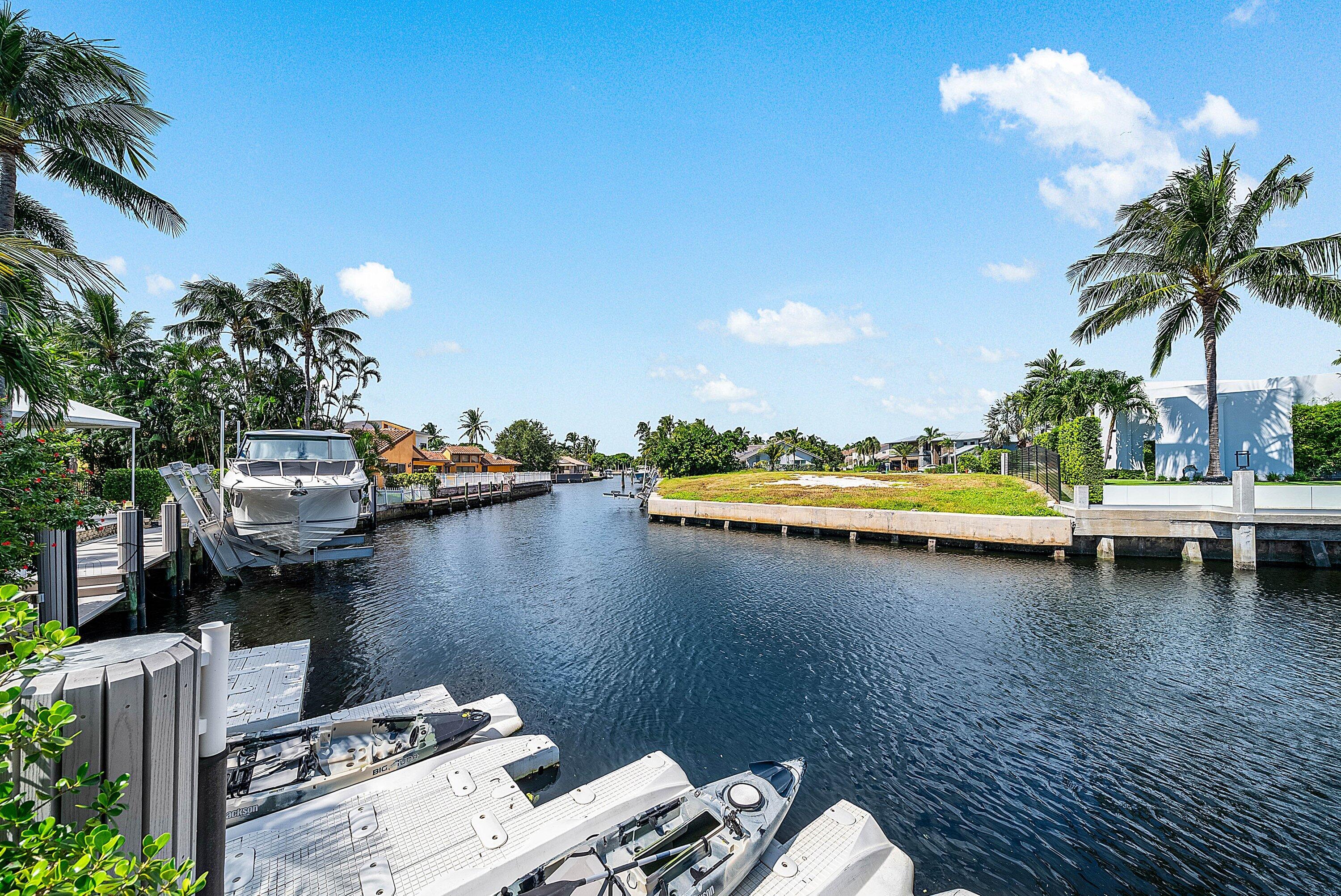 7425 NE Bay Cv Boca Raton, FL 33487