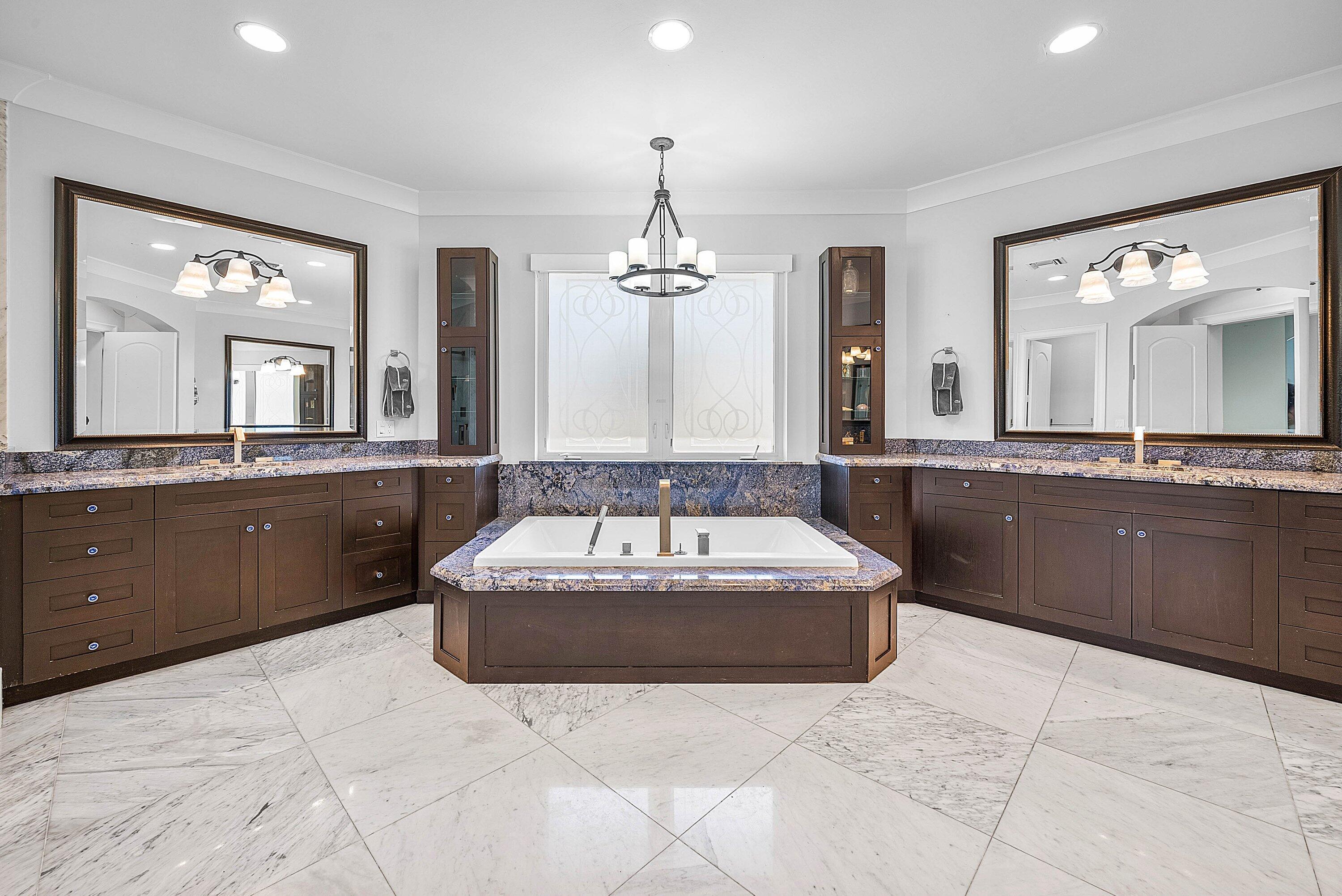 7425 NE Bay Cv Boca Raton, FL 33487