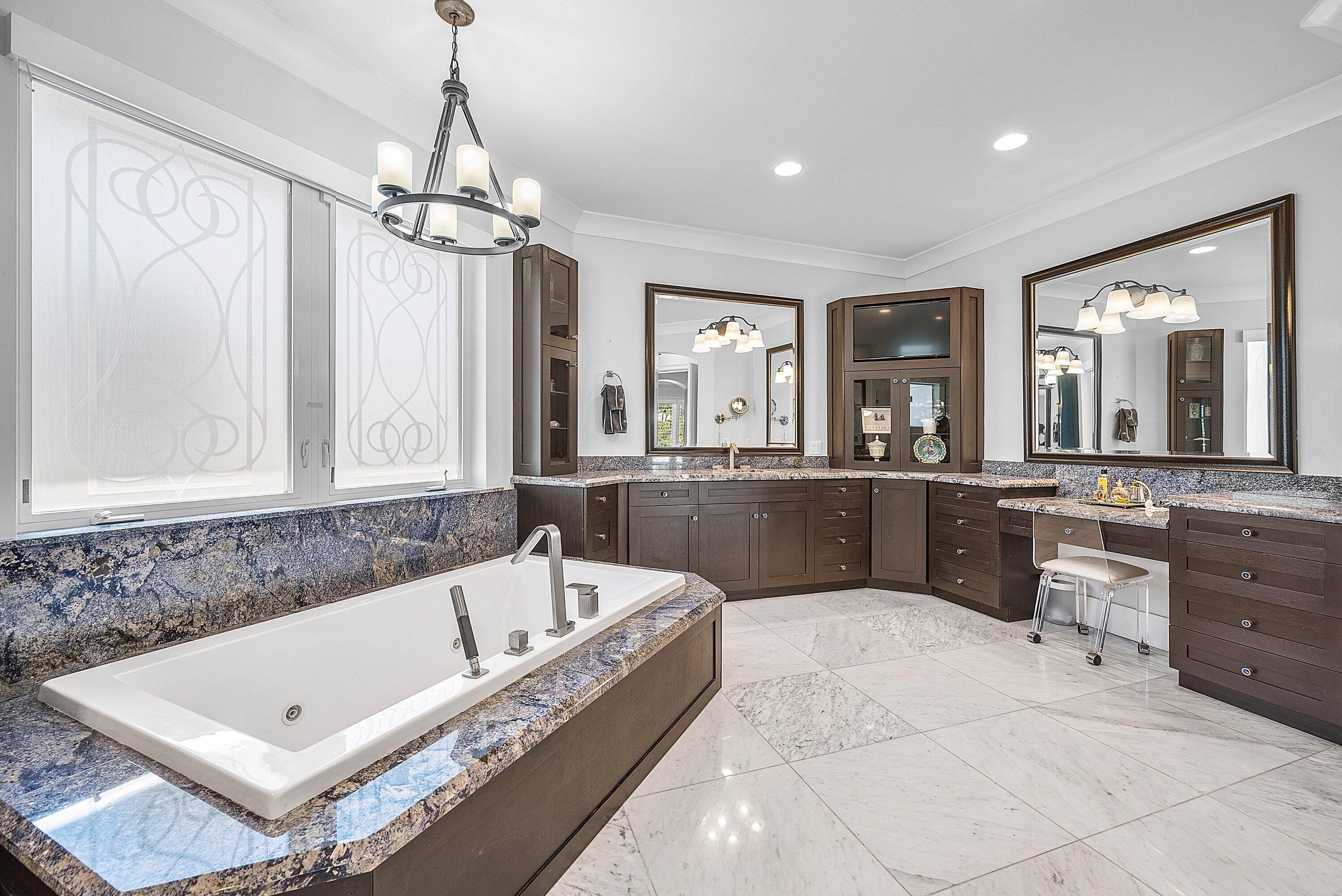 7425 NE Bay Cv Boca Raton, FL 33487