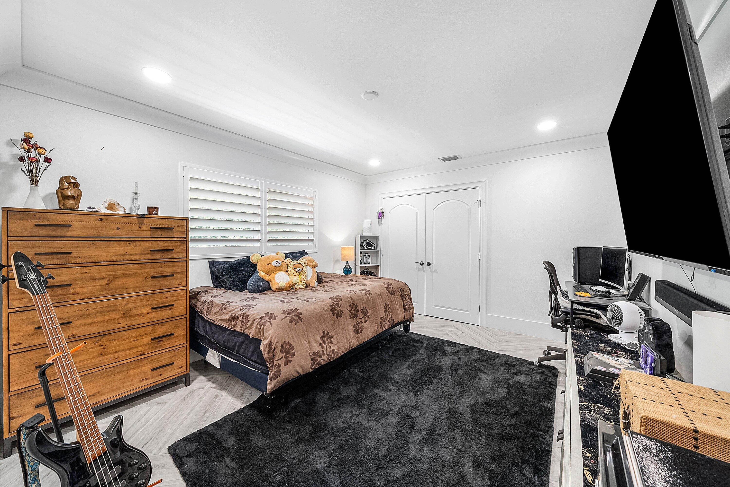 7425 NE Bay Cv Boca Raton, FL 33487