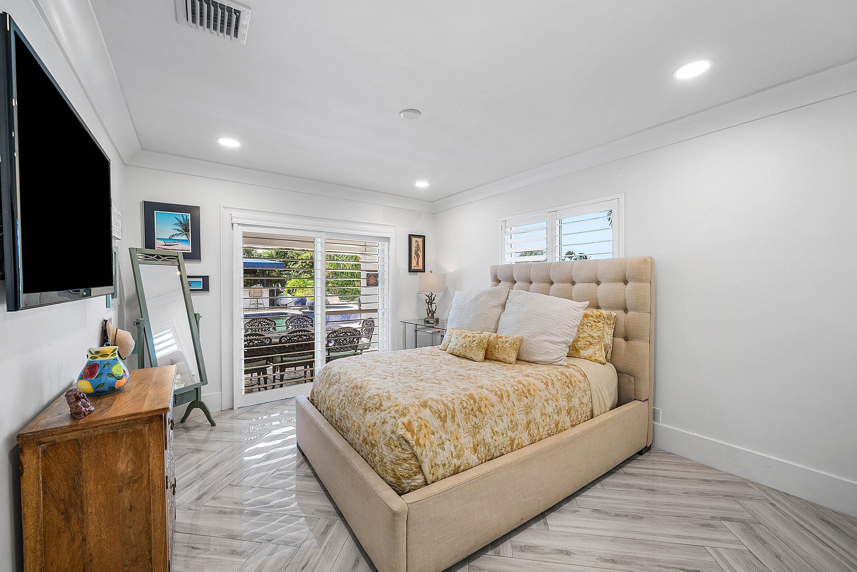 7425 NE Bay Cv Boca Raton, FL 33487