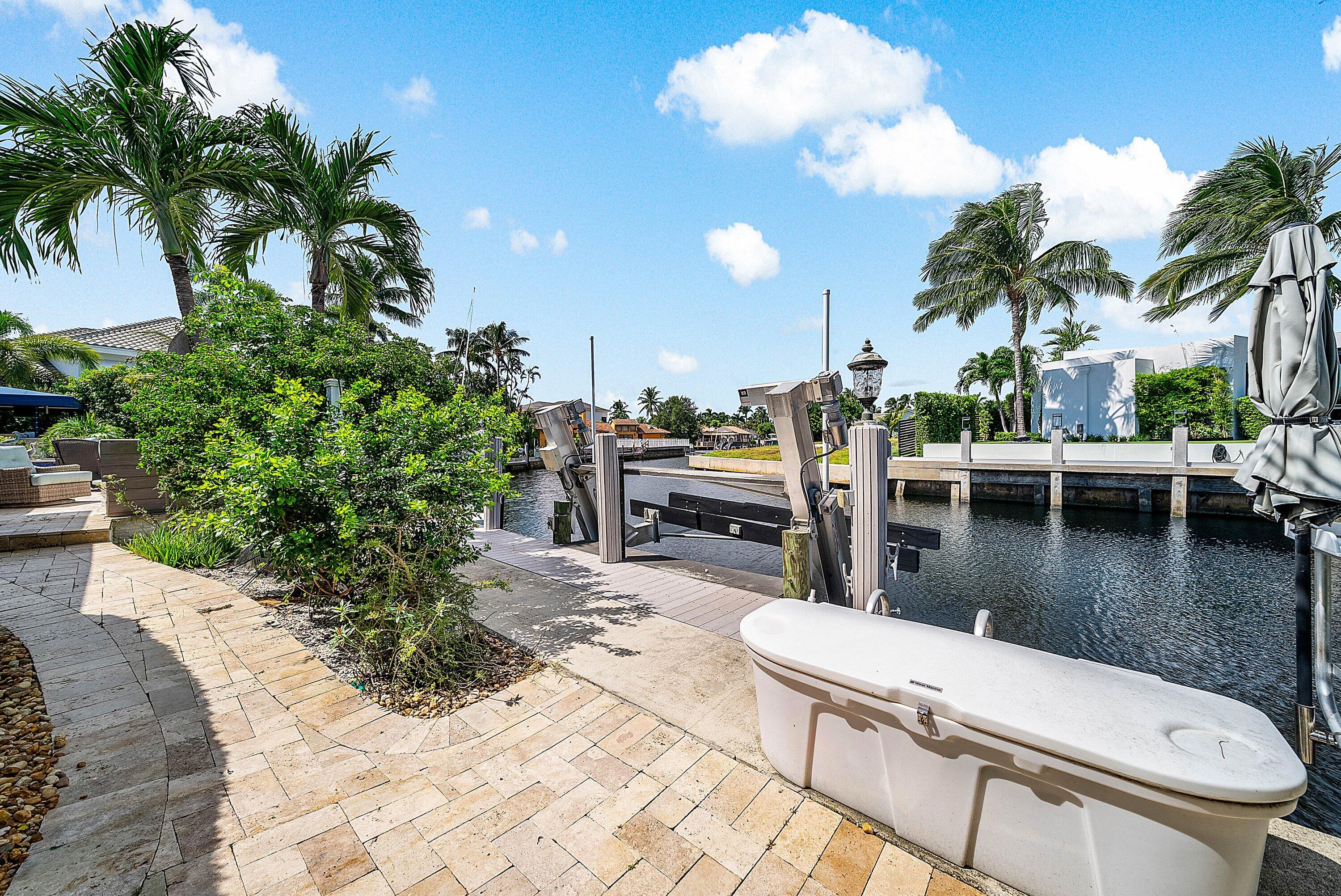 7425 NE Bay Cv Boca Raton, FL 33487