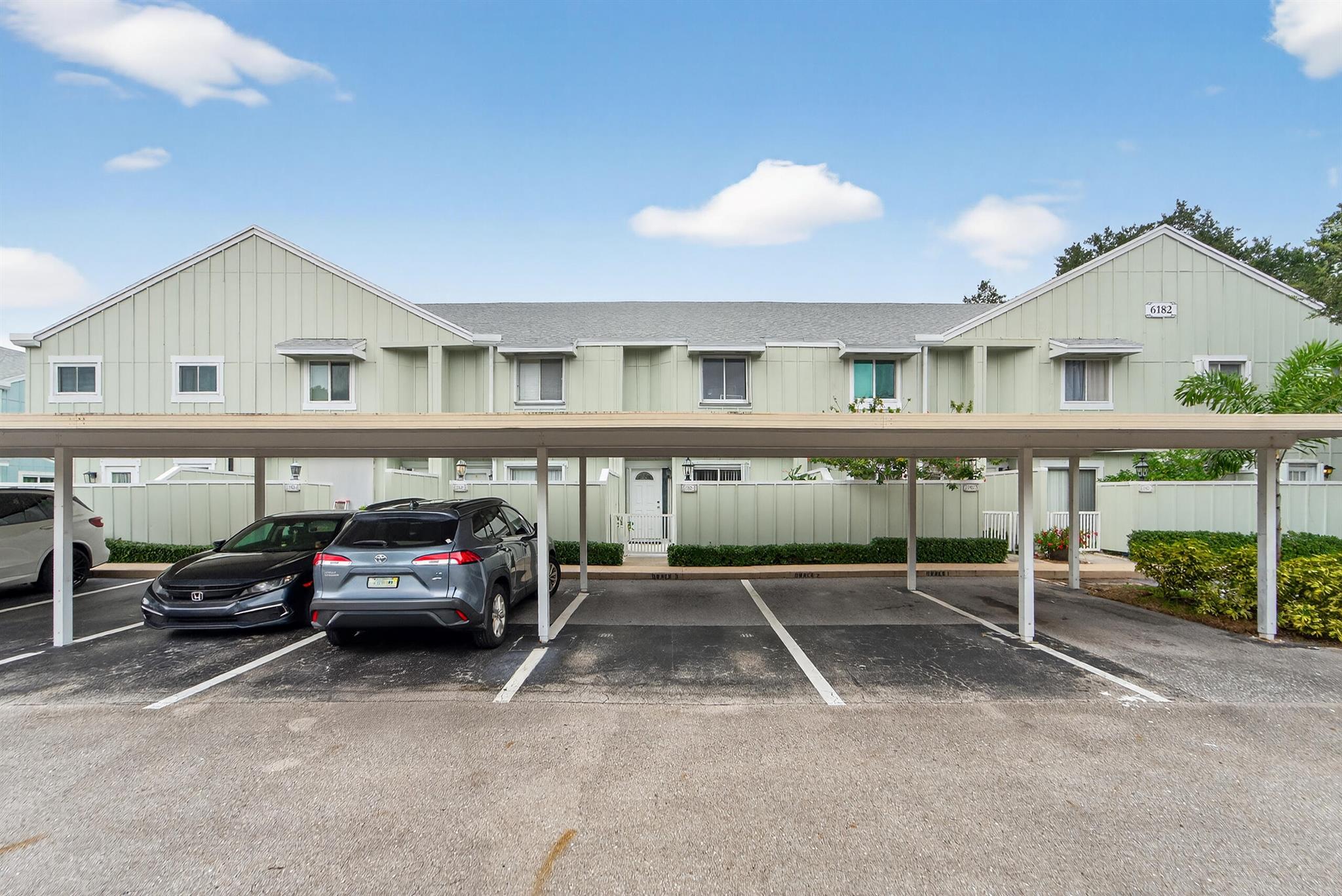 6182 Riverwalk Ln #4