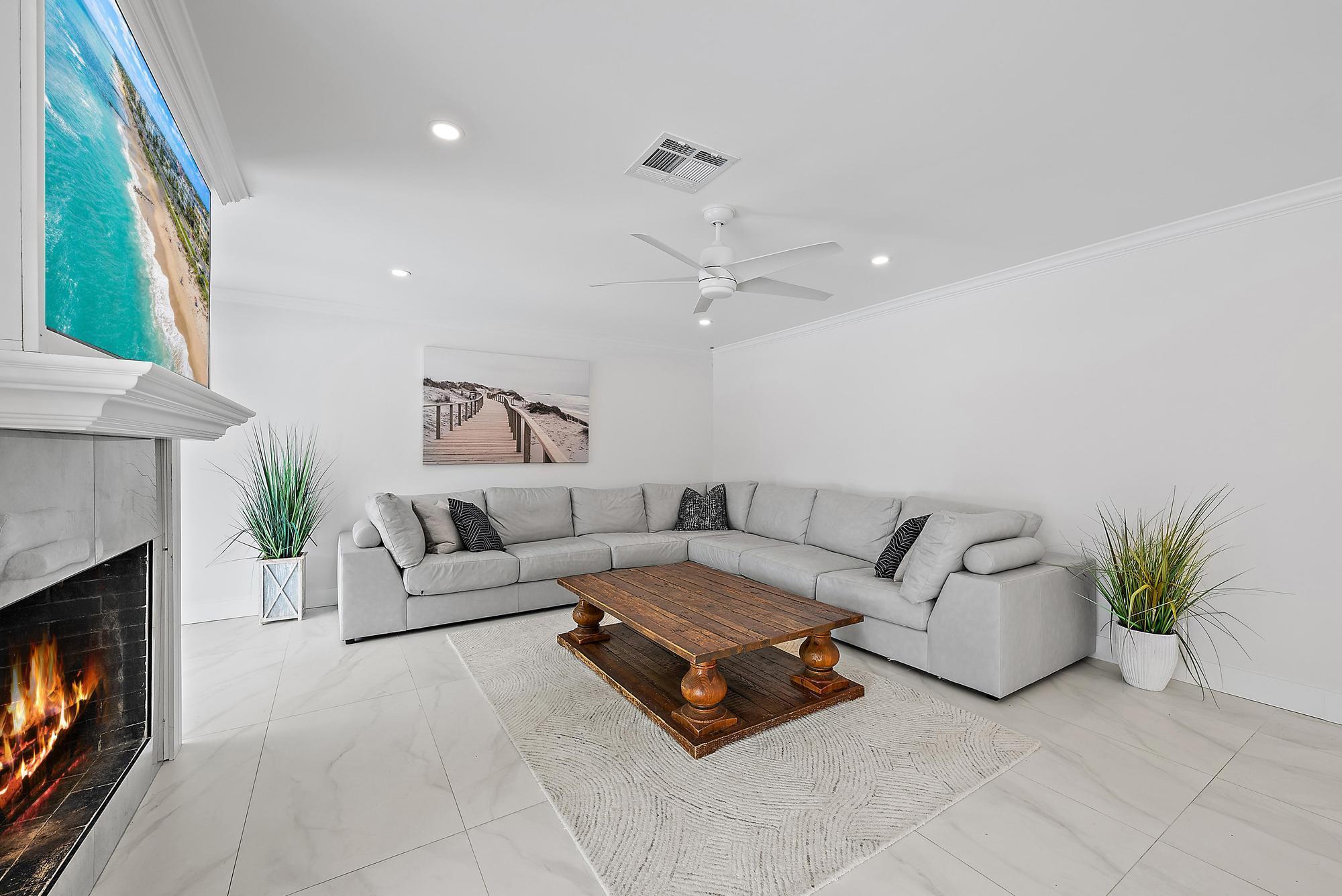 9524 SE Cove Pt St Jupiter, FL 33469