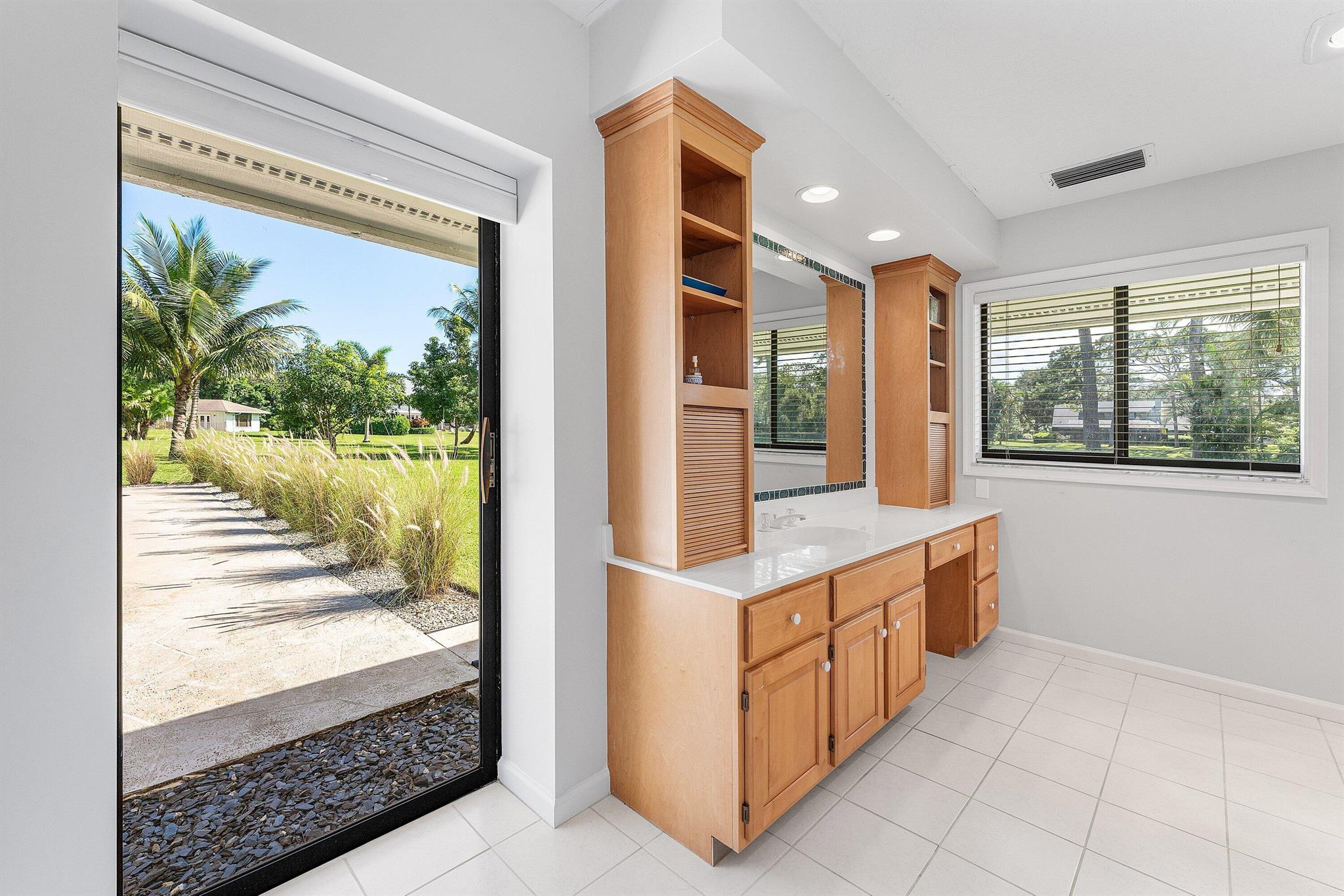 6048 Woodlake Rd Jupiter, FL 33458