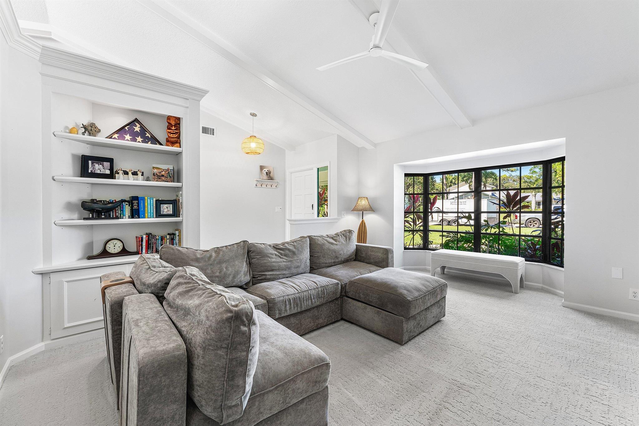 6048 Woodlake Rd Jupiter, FL 33458