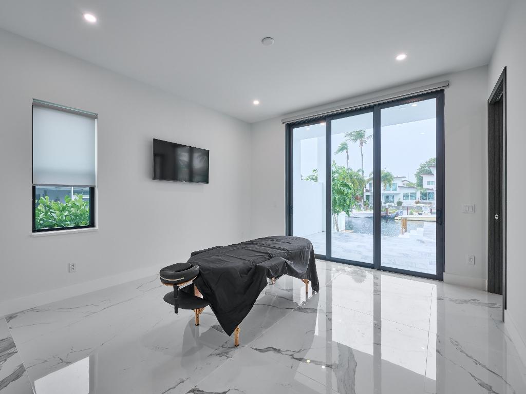 2751 NE 22nd Pompano Beach, FL 33062