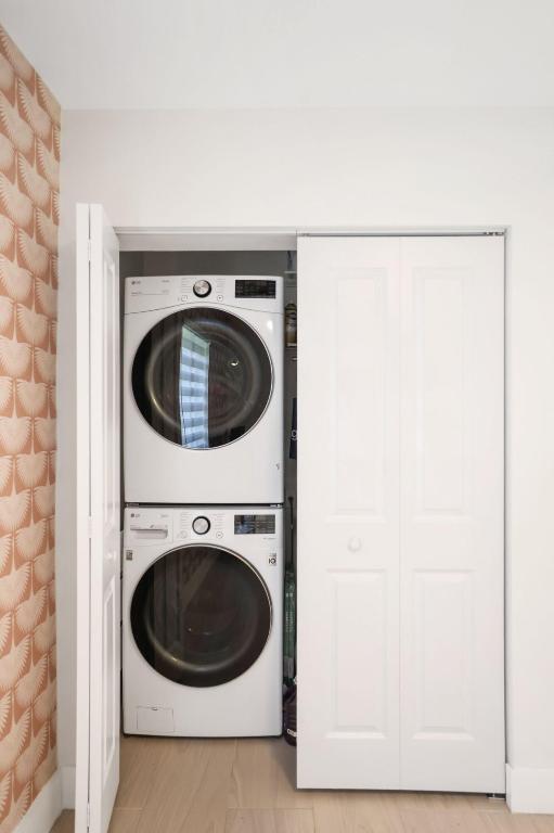 5830 SW 51st Miami, FL 33155