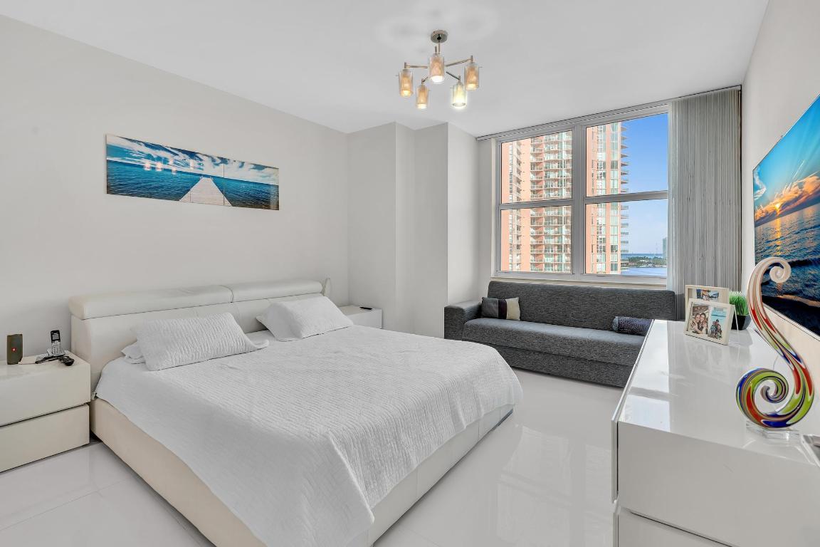 image Aventura Marina Condo Number Two12