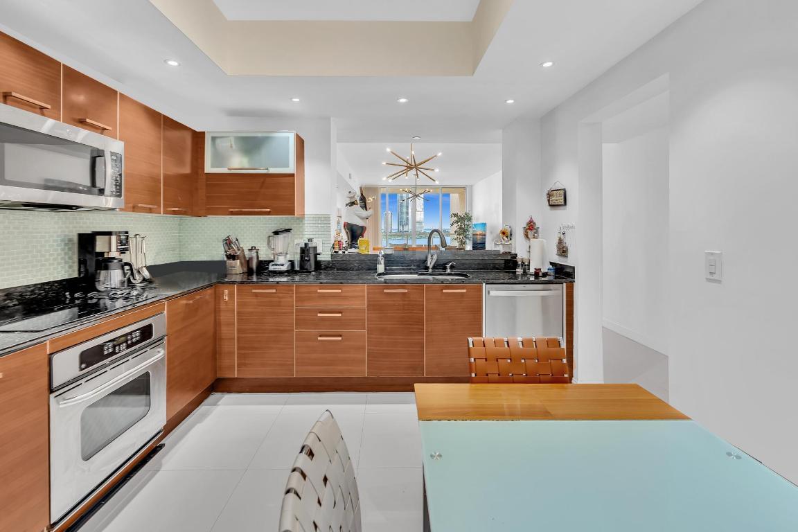 image Aventura Marina Condo Number Two3