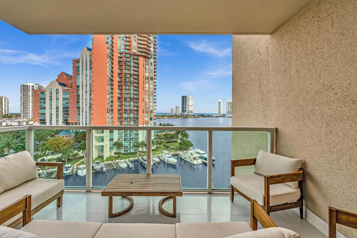 image Aventura Marina Condo Number Two8