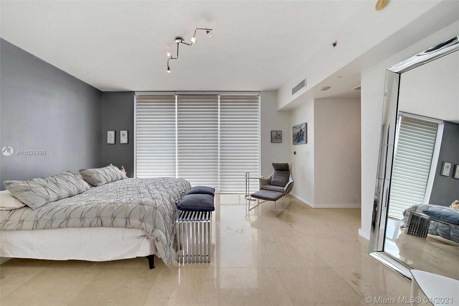 1060 Brickell Ave #4507 Miami, FL 33131