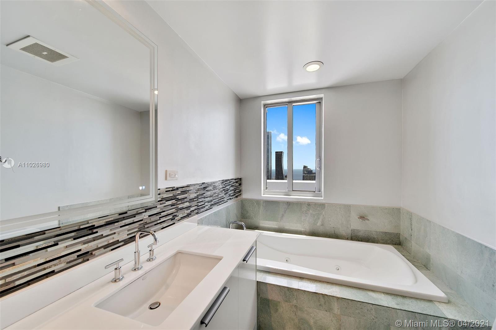 1060 Brickell Ave #4507 Miami, FL 33131