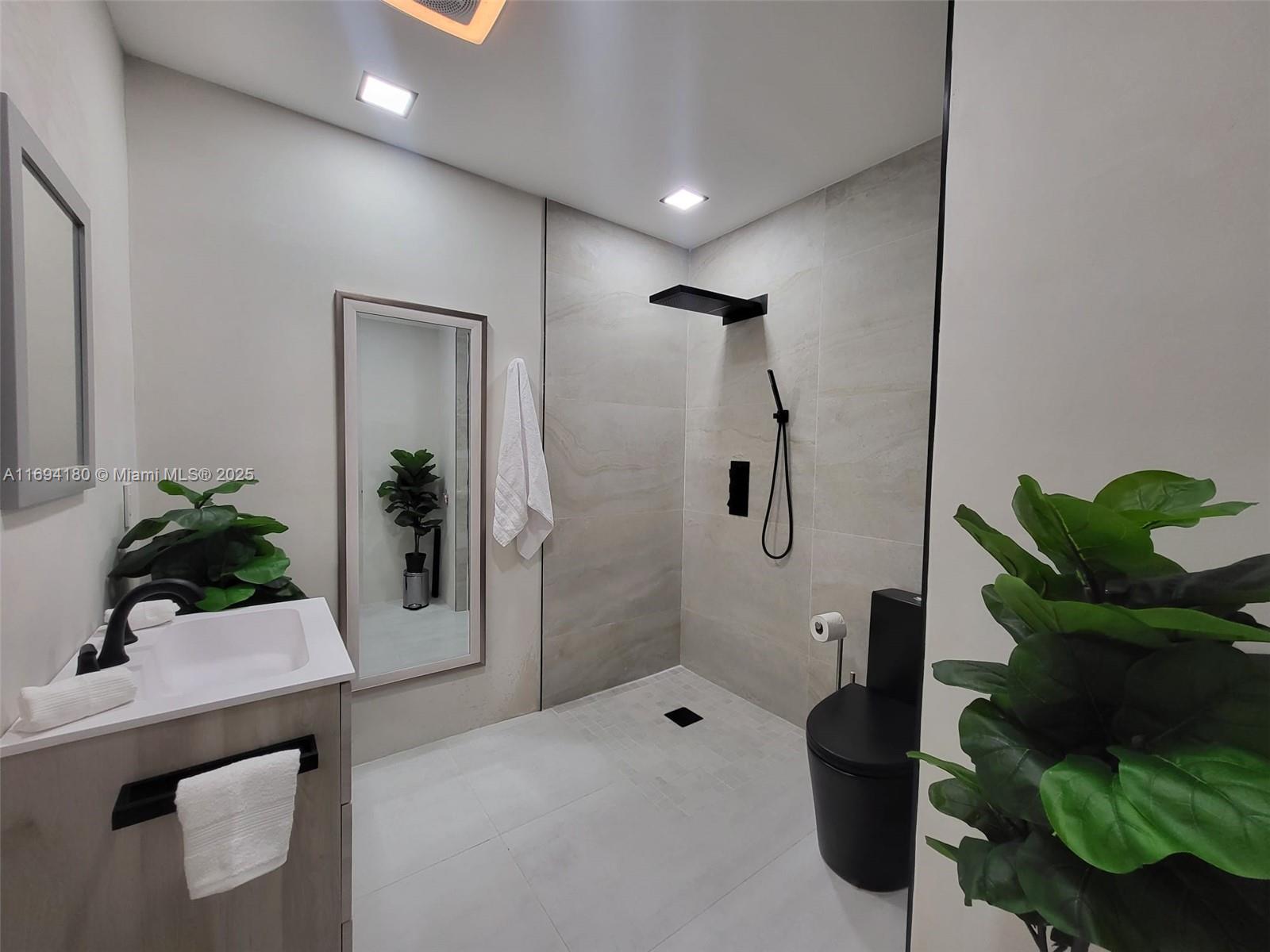 1675 Coral Gdns Dr Wilton Manors, FL 33334 1675 Coral Gdns Dr Wilton Manors, FL 33334
