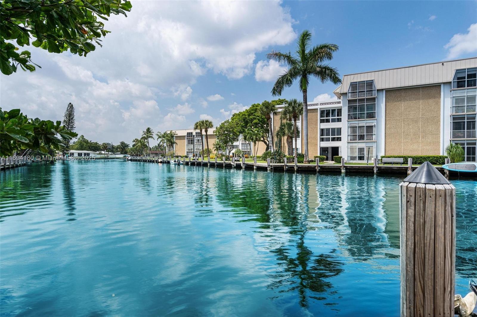 1675 Coral Gdns Dr Wilton Manors, FL 33334 1675 Coral Gdns Dr Wilton Manors, FL 33334