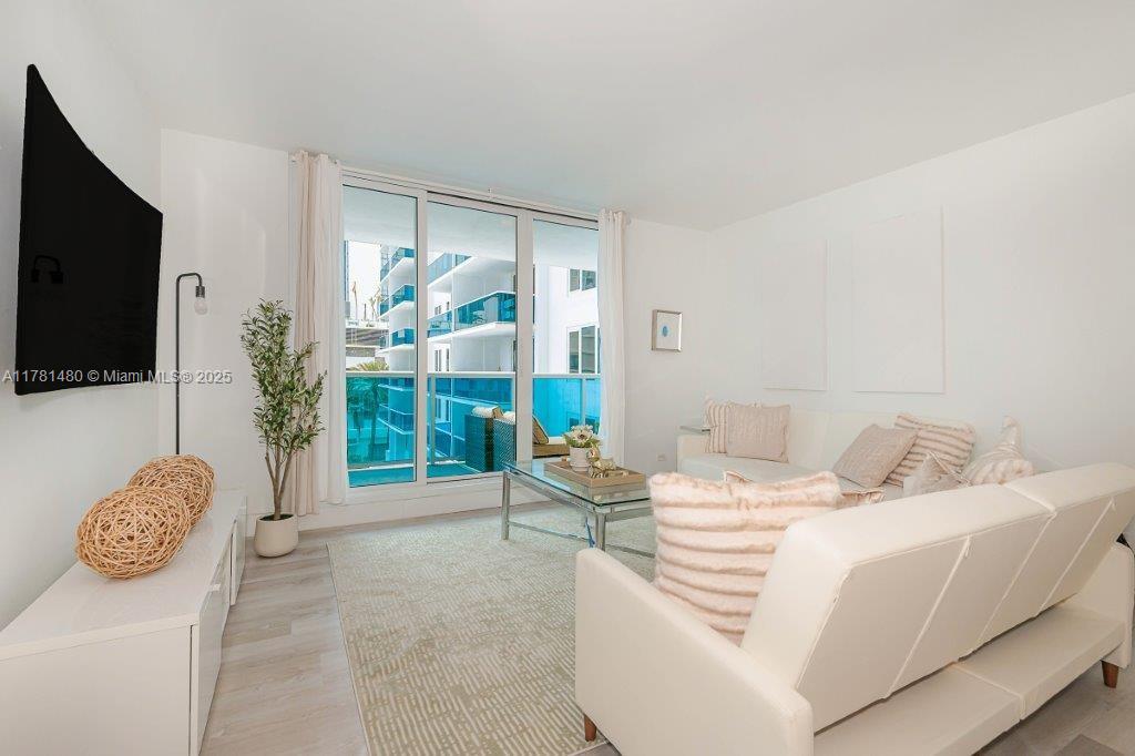 image Roney Palace Condo10