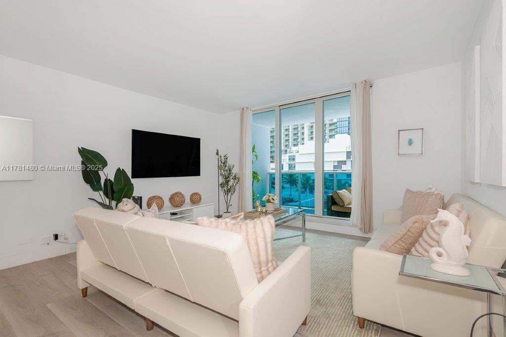 image Roney Palace Condo11