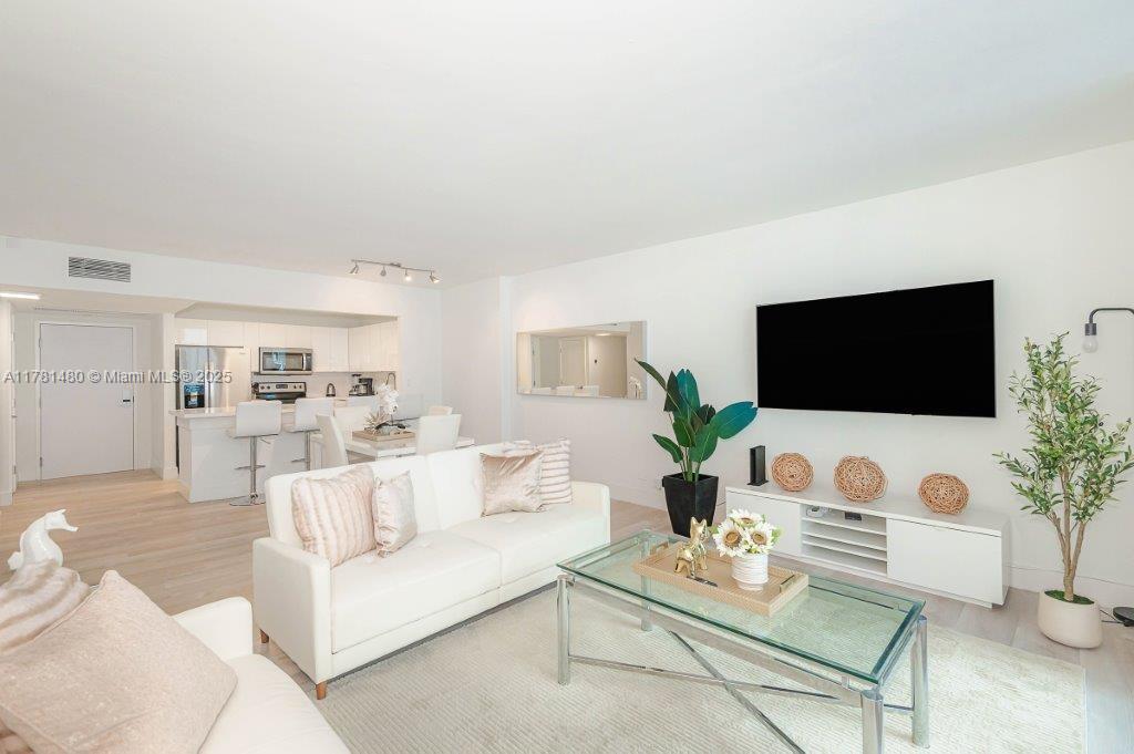 image Roney Palace Condo12