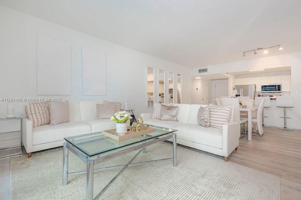 image Roney Palace Condo13