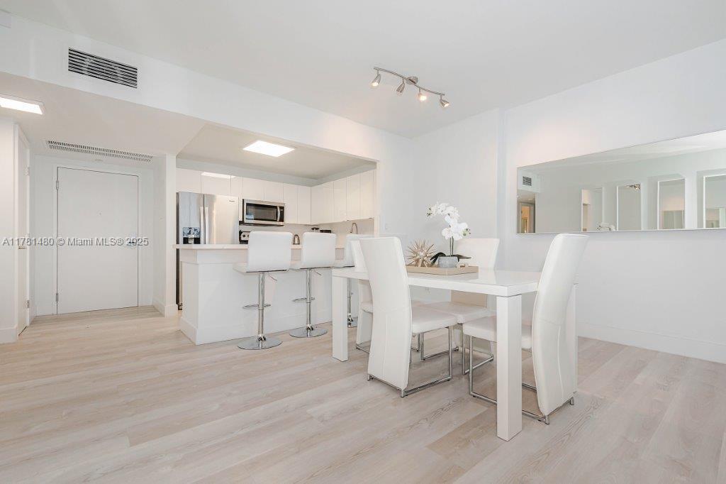 image Roney Palace Condo15