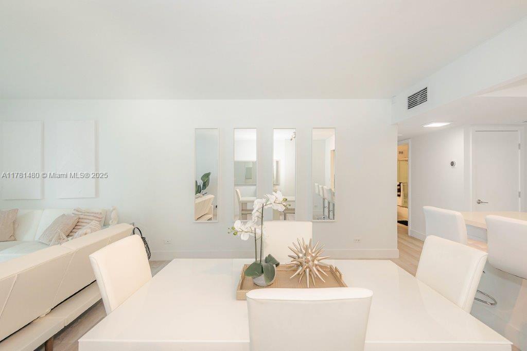 image Roney Palace Condo17