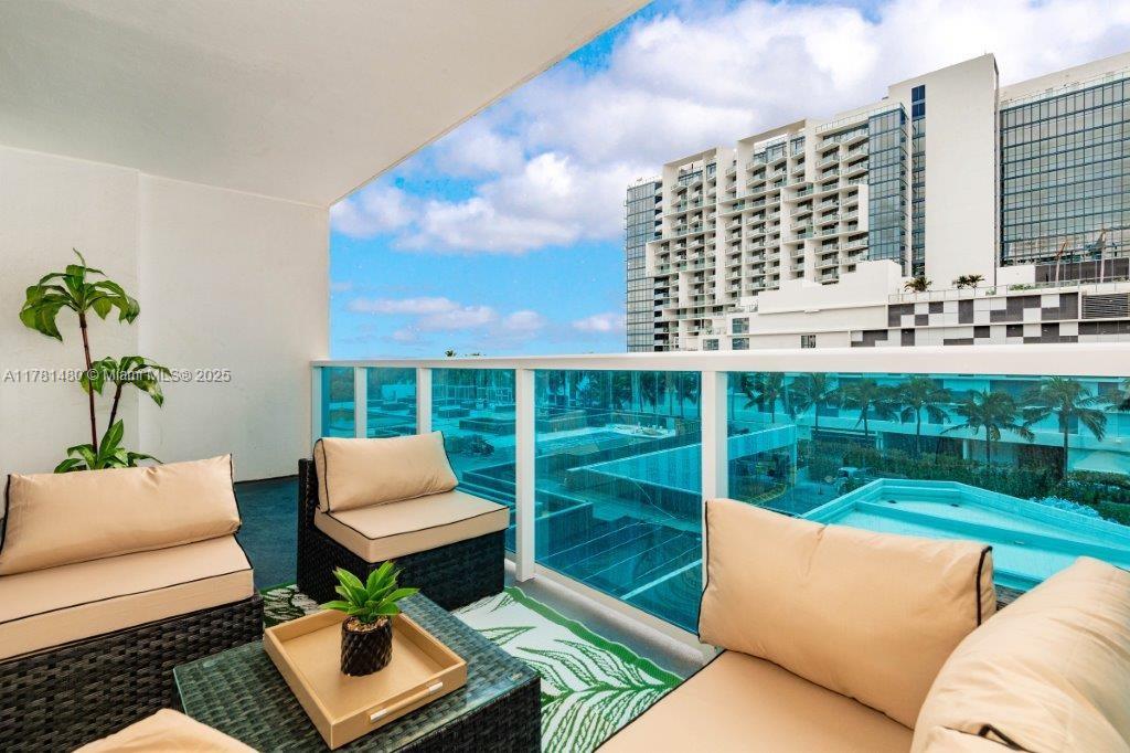 image Roney Palace Condo1