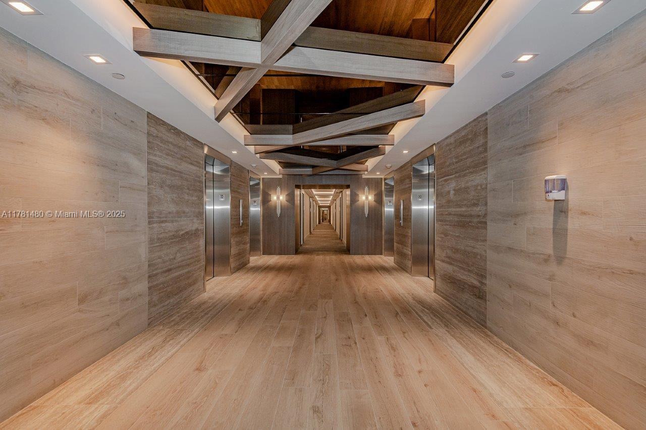 image Roney Palace Condo27
