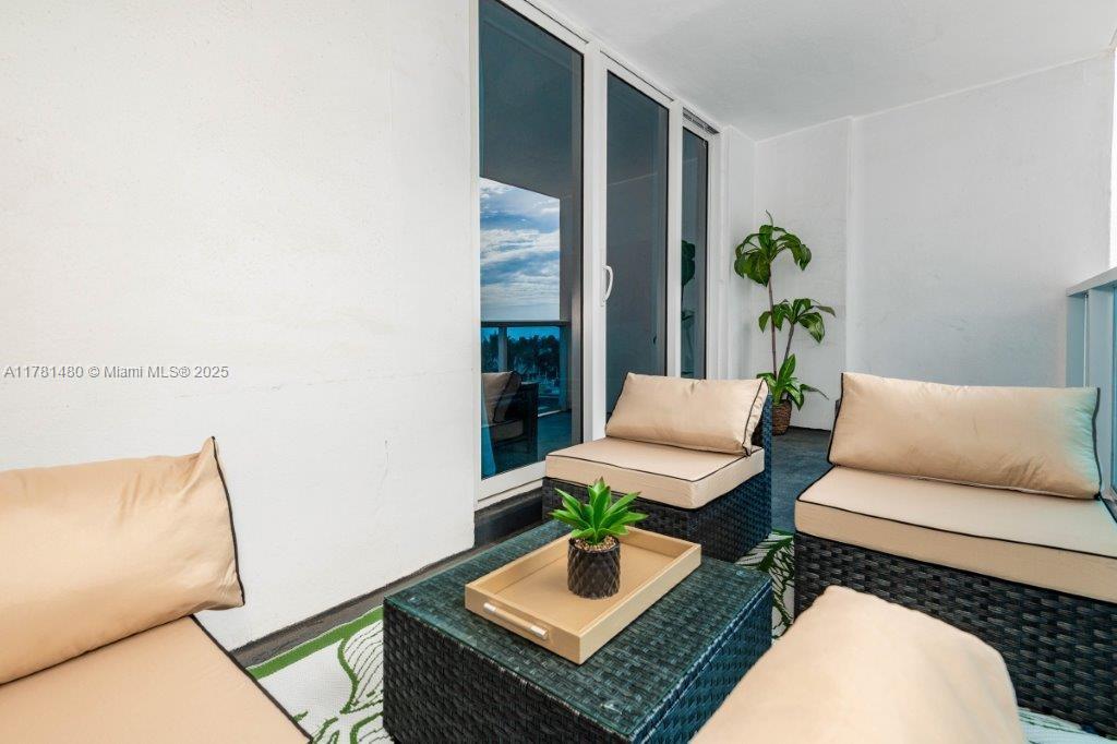 image Roney Palace Condo2