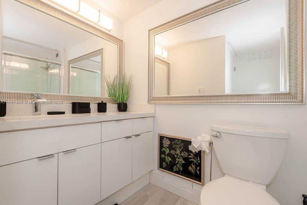 image Roney Palace Condo4
