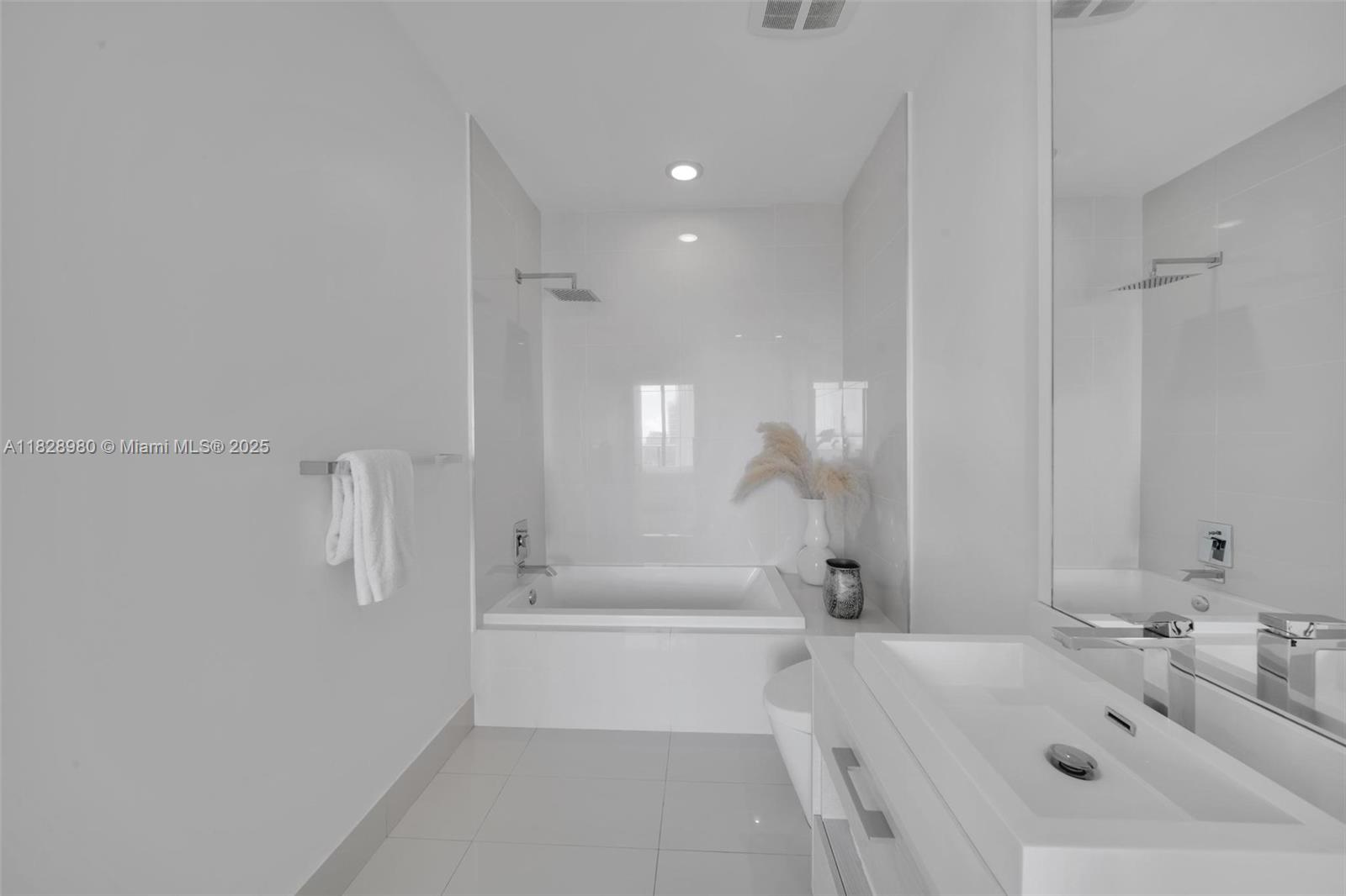 image Brickell Heights West25