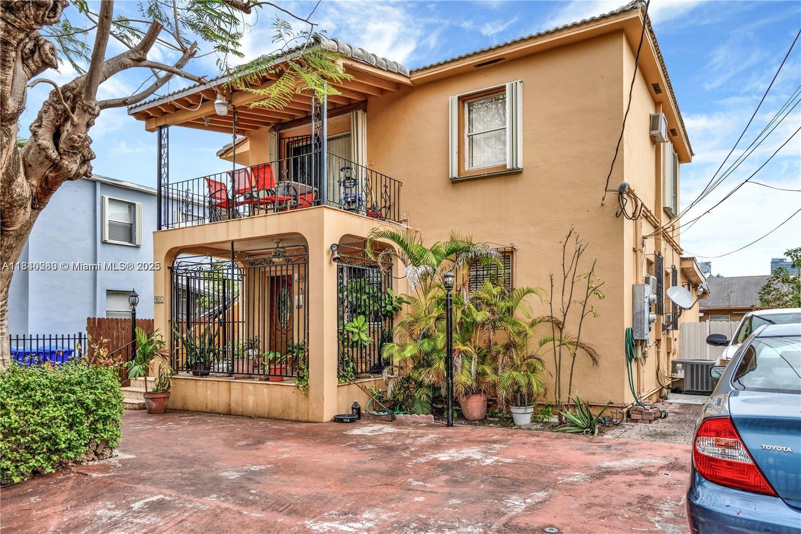 935 SW 11th Ave #2