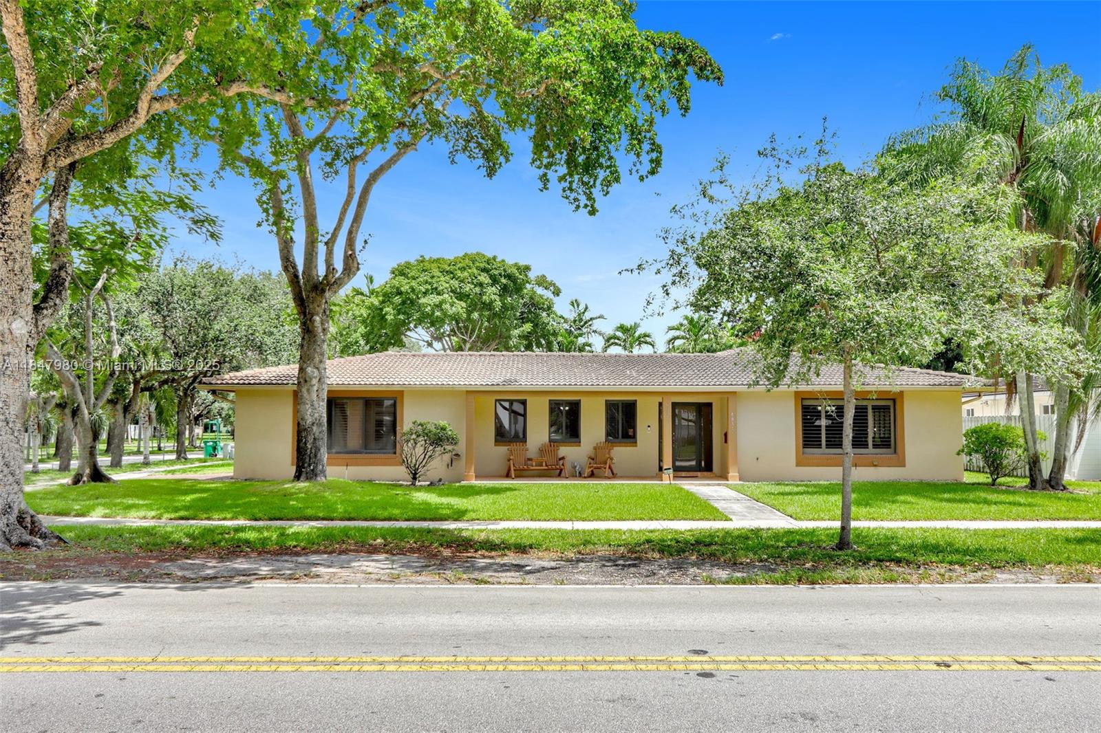 6851 S Miami Lakeway